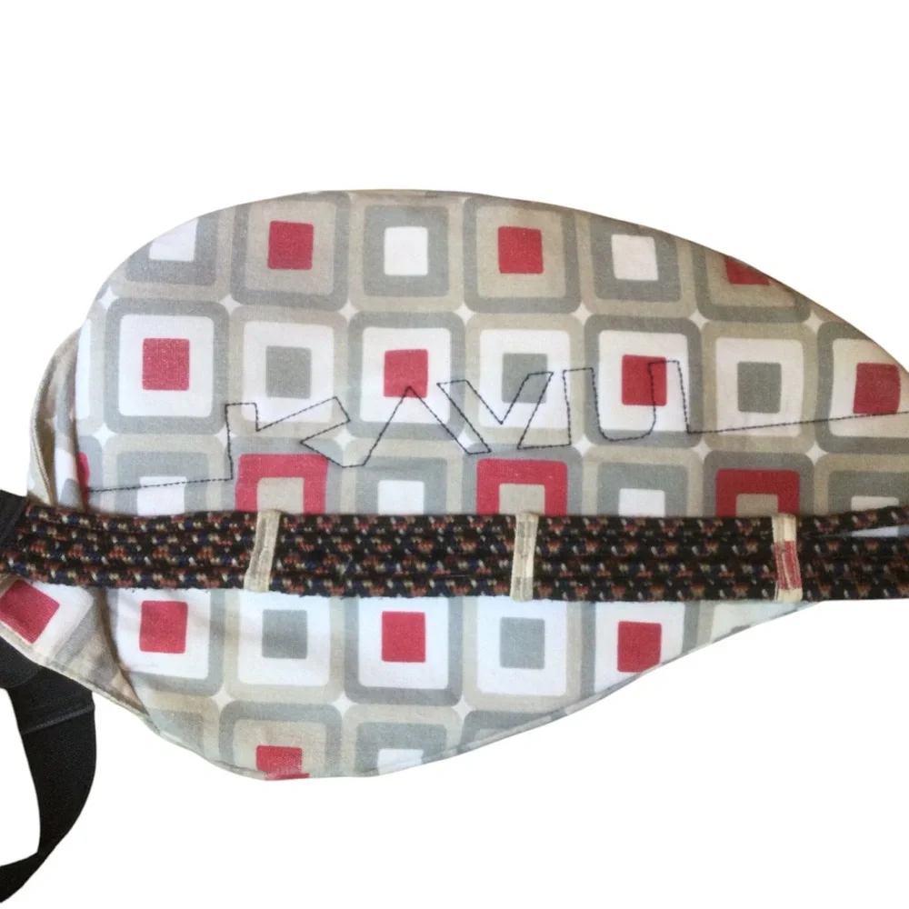 KAVU Crossbody Sling Bag - Multicolor Geometric Design - Picture 4 of 10